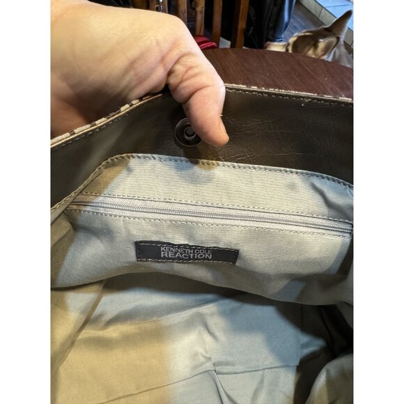 Kenneth Cole Reaction Logo Print Shoulder Bag - Picture 4 of 6